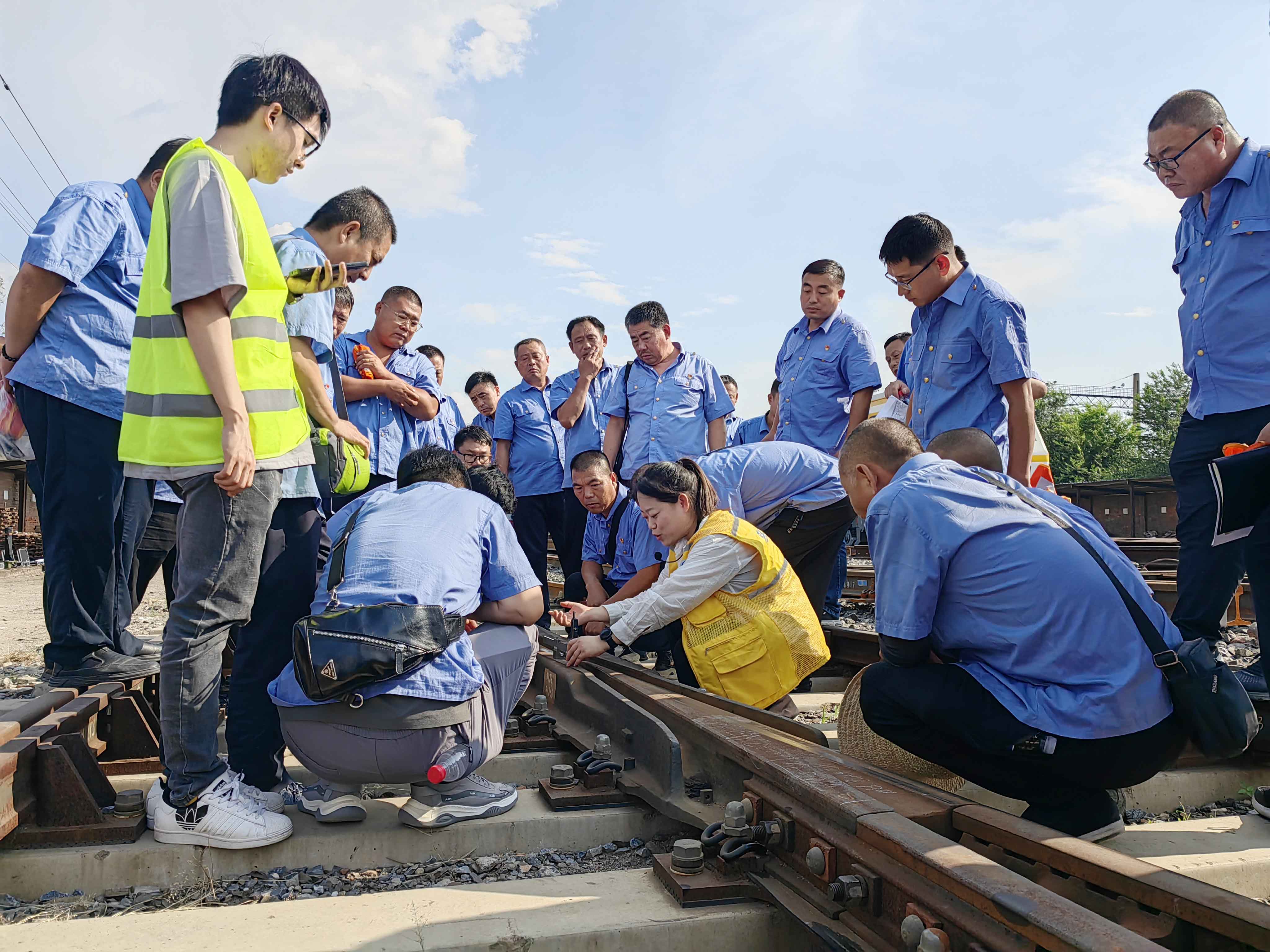 Onsite equipment presentation and training !Wuhan Linkage Track